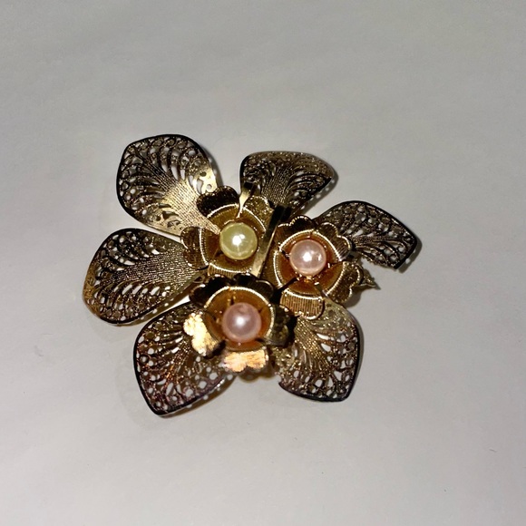 Vintage Flower basket Brooch - Picture 2 of 3